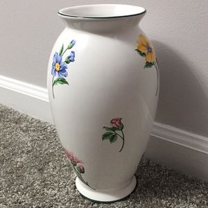 Tiffany&Co. Floral Ceramic Vase. Vintage